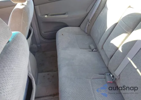 2004 Toyota Camry Le z USA, uszkodzony, nr VIN 4T1BE32KX4U357948